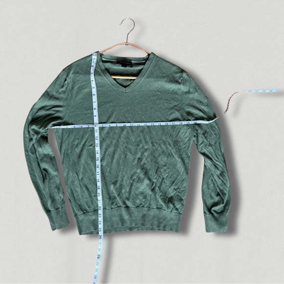 Banana Republic Olive V-Neck Sweater for Men - Picture 3 of 4